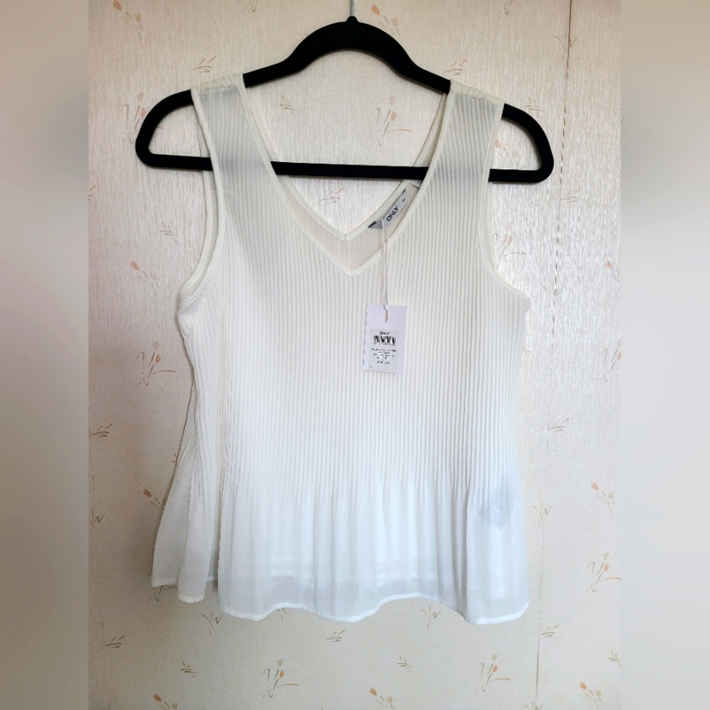 ONLY size 34 whiteTop